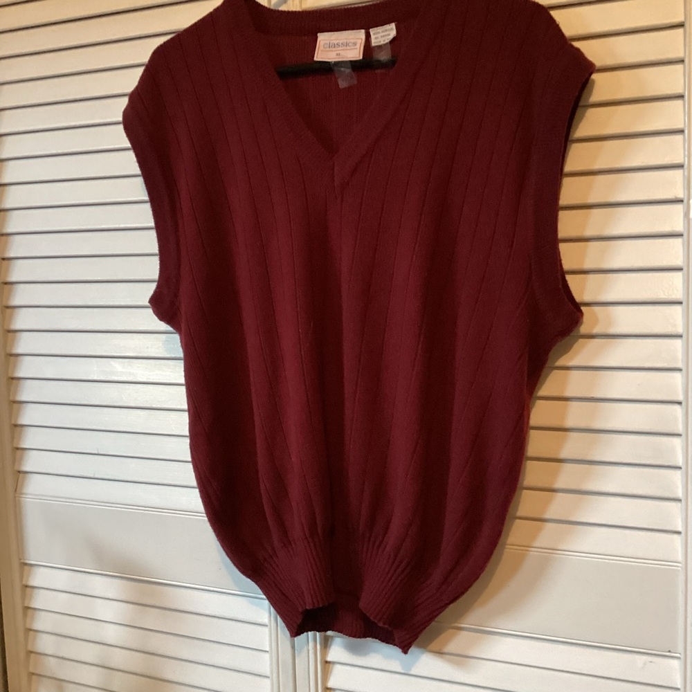 Vintage Classic en’s burgandy sweater vest, size XL